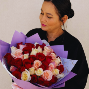 COLECCIÓN MUSAS & REINAS DEL AMOR ETERNO.- JULIETA 50 ROSAS