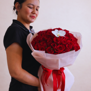 COLECCIÓN MUSAS & REINAS DEL AMOR ETERNO.-ELIZABETH 50 ROSAS