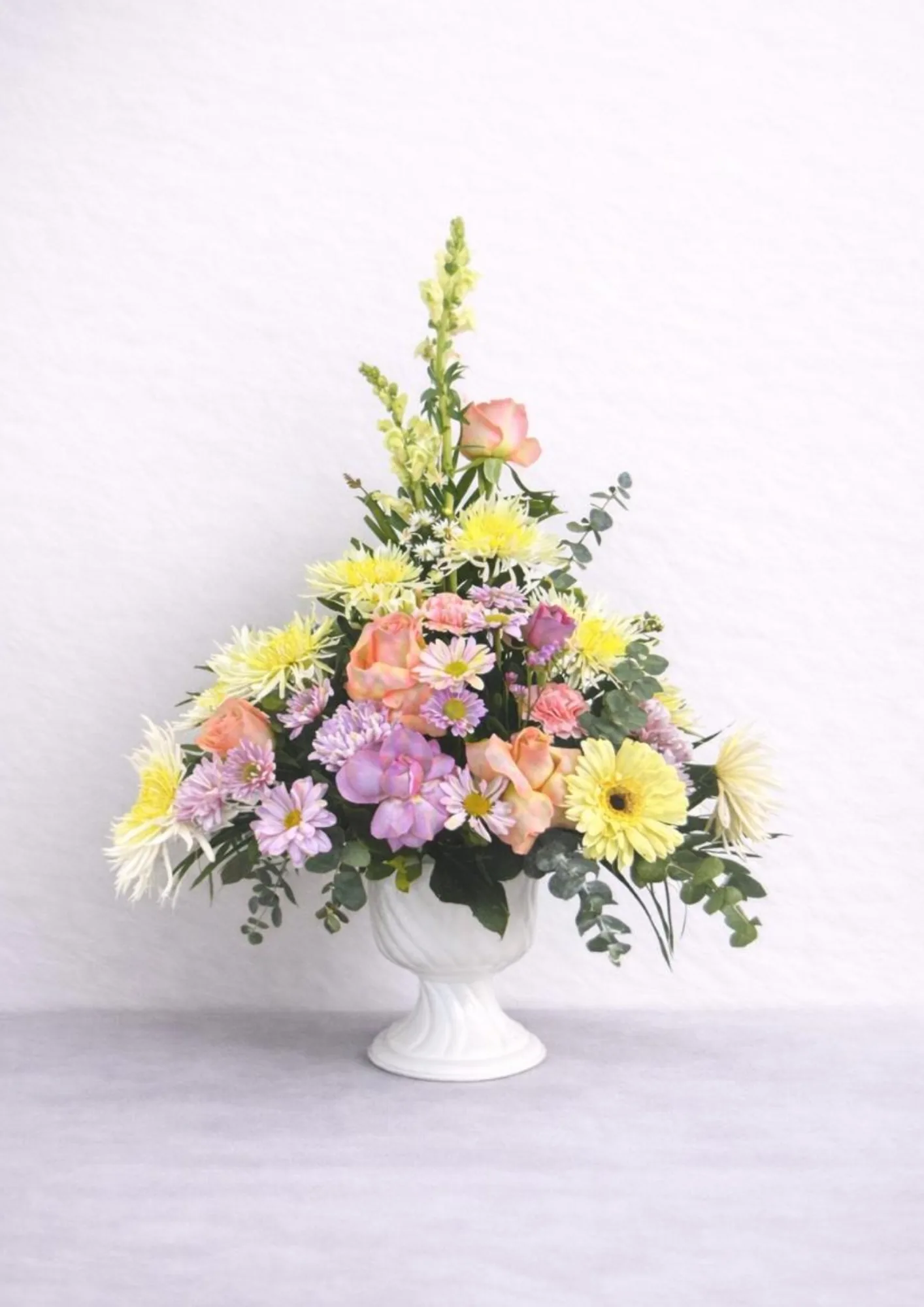 Flores Surtidas de Dos Gardenias: flores surtidas y follaje