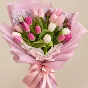Ramo Isabella de Dos Gardenias: 20 tulipanes, sin follaje